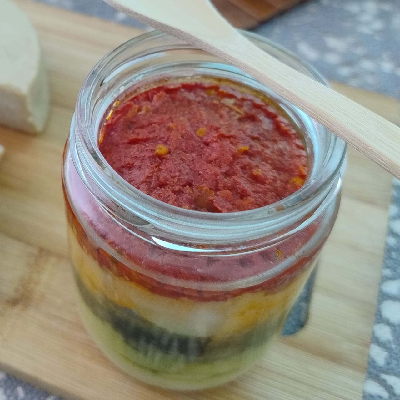 Terrine Caprese de Queijo com Pesto e Tomate Seco 200G